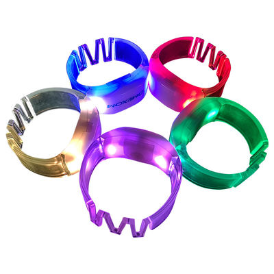 Bracelets LED télécommandés Contrôleur DMX sans fil Portée 1000m Zones personnalisables et modes d'éclairage Options de marque Caractéristiques conviviales Matériaux Longue durée de vie de la batterie Parfait pour les événements et